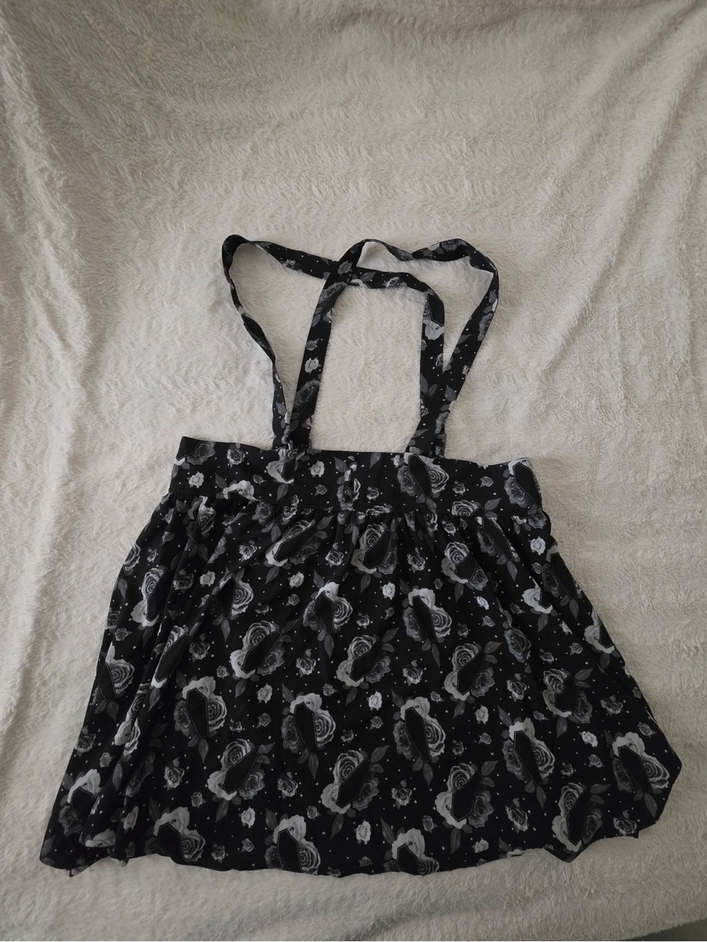 Lot of Suspender skirt and matching Shawl
